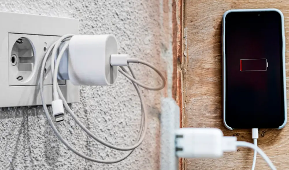 Los celulares son una herramienta cotidiana en la vida de las personas, algunos son cargados entre 1 y dos veces en promedio por día. Foto: composición de Jazmín Ceras/Freepik