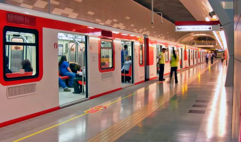 El Metro de Santiago comunicó que desde este 15 hasta el 18 de septiembre atenderá hasta las 00.30 horas en sus 19 estaciones. Foto: As Chile El Metro de Santiago comunicó que desde este 15 hasta el 18 de septiembre atenderá hasta las 00.30 horas en sus 19 estaciones. Foto: As Chile