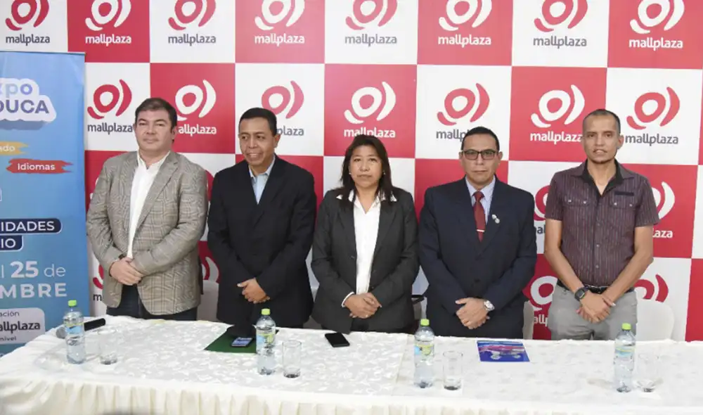 Autoridades de la Gerencia Regional de Educación y la Cámara de Comercio e Industria de Arequipa presentaron feria. Foto: URPI/Alexis Choque