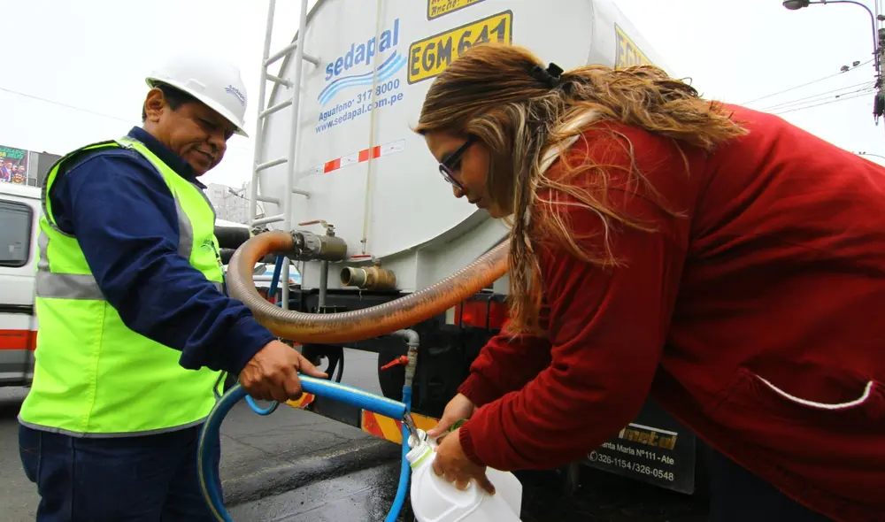Puedes usar los canales de Sunass mediante WhatsApp, teléfono, correo y oficinas a nivel nacional. Foto: La República