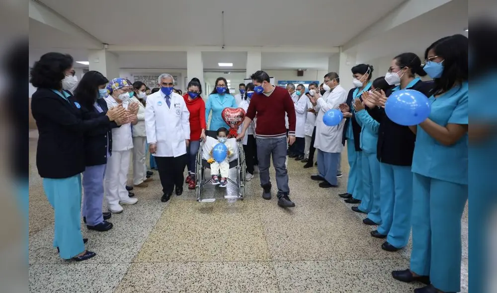 Padres del pequeño agradecieron al personal de EsSalud. Foto: Andina