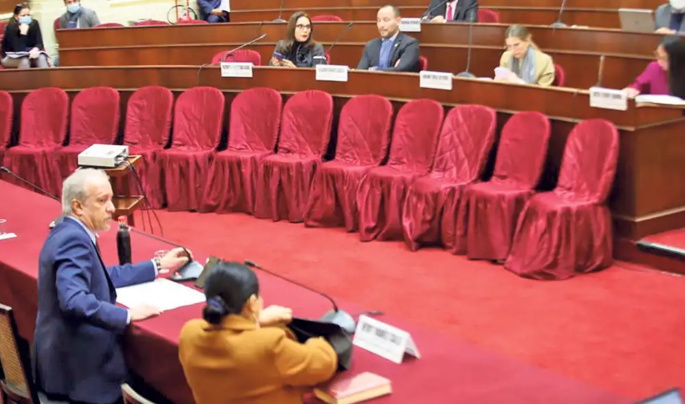 A esperar. Es muy probable que la Comisión de Constitución mantenga “flotando” a las iniciativas de reforma constitucional. No hay interés de los congresistas. Foto: difusión A esperar. Es muy probable que la Comisión de Constitución mantenga “flotando” a las iniciativas de reforma constitucional. No hay interés de los congresistas. Foto: difusión