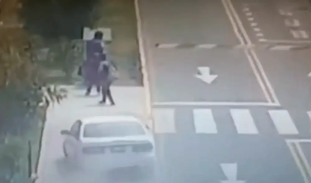 Los afectados sufrieron múltiples fracturas y se recuperan en el hospital. Foto: captura de Panamericana