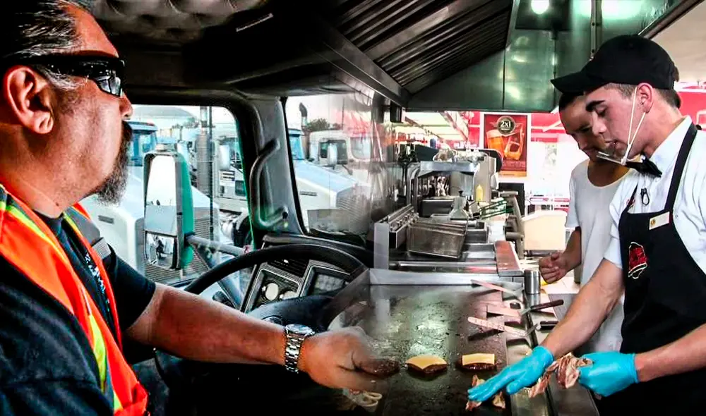 Con la aparición de la COVID-19, el problema se agudizó porque en algunos sectores, menos empleados tuvieron que trabajar más horas y esto contribuyó al agotamiento. Foto: composición LR / Crehana