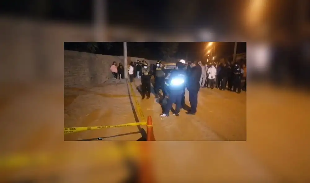 Policías y fiscal recogieron evidencias en la escena del crimen. Foto: captura Libre Opinión