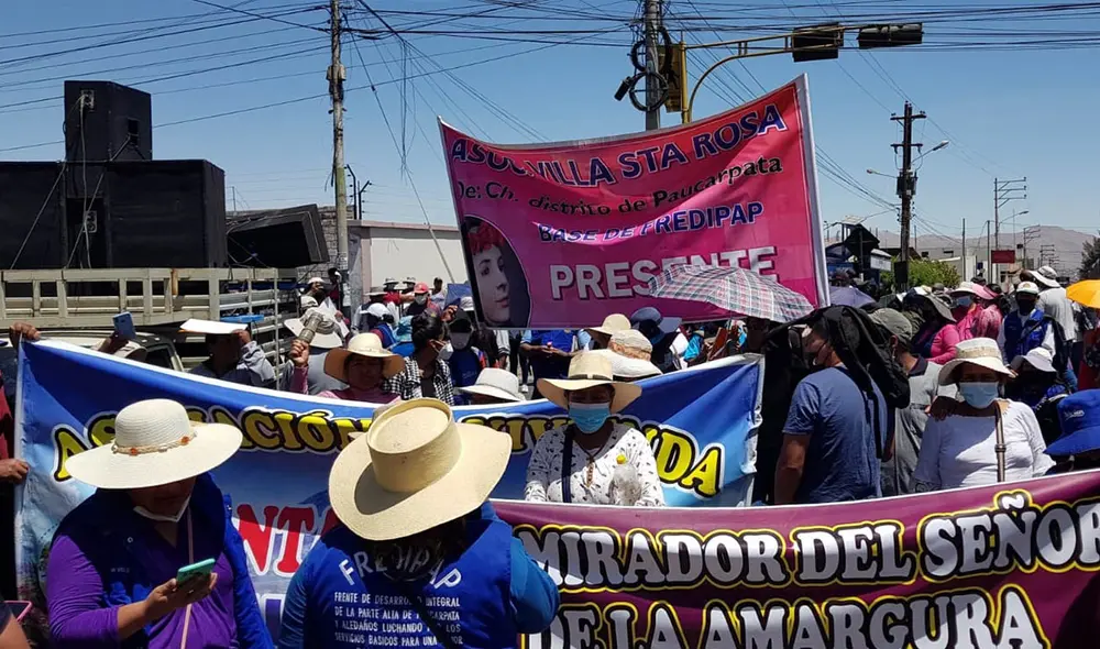 Los pobladores denunciaron también que en las últimas semanas la empresa Sedapar disminuyó el volumen del agua. Foto: URPI/Alexis Choque