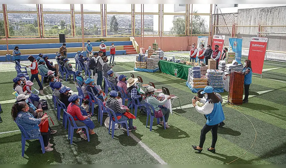 Apoyo. Qaliwarma entrego productos para ollas comunes. Foto: La República