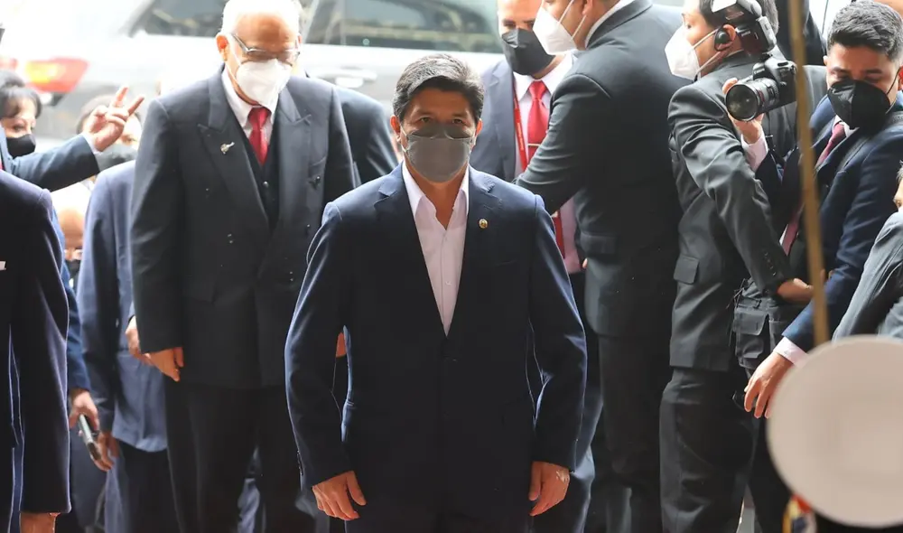 "Vamos a sentarnos con el nuevo presidente del Congreso para iniciar una nueva etapa en el escenario político nacional", indicó el presidente Pedro Castillo. Foto: Andina