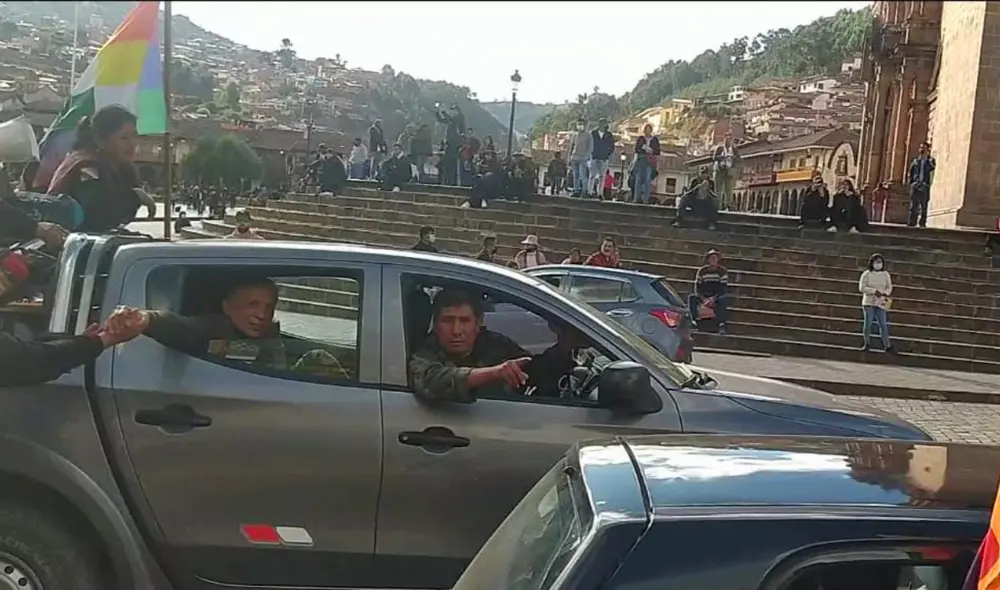 Antauro Humala recorrió perímetro de la plaza Mayor de Cusco. Foto: Luis Bayona