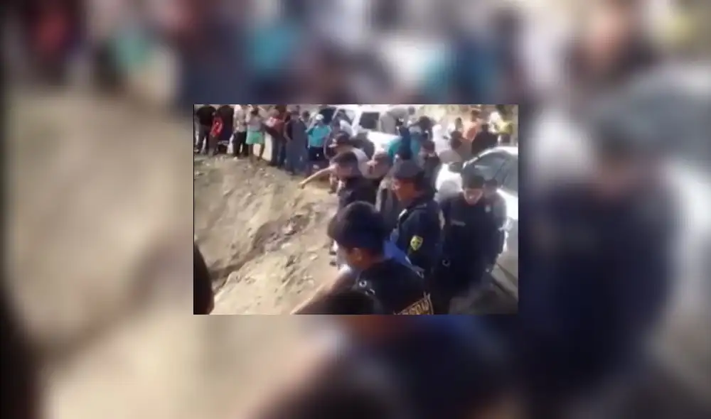 Camioneta rodó por una pendiente de cerca de 500 metros de profundidad. Foto: captura video Antena Norte