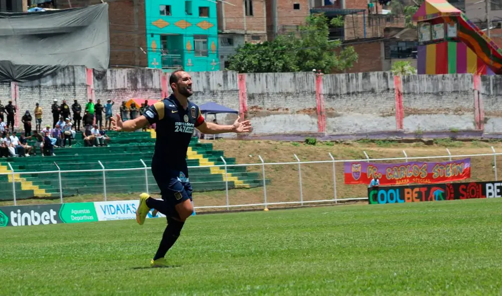 Hernán Barcos abrió el marcador contra Carlos Stein. Foto: De Chalaca/Twitter