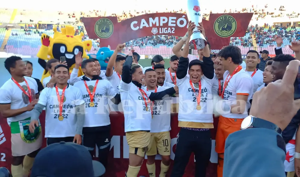 Cusco FC celebra su retorno a la Liga 1. Foto: Luis Álvarez/La República