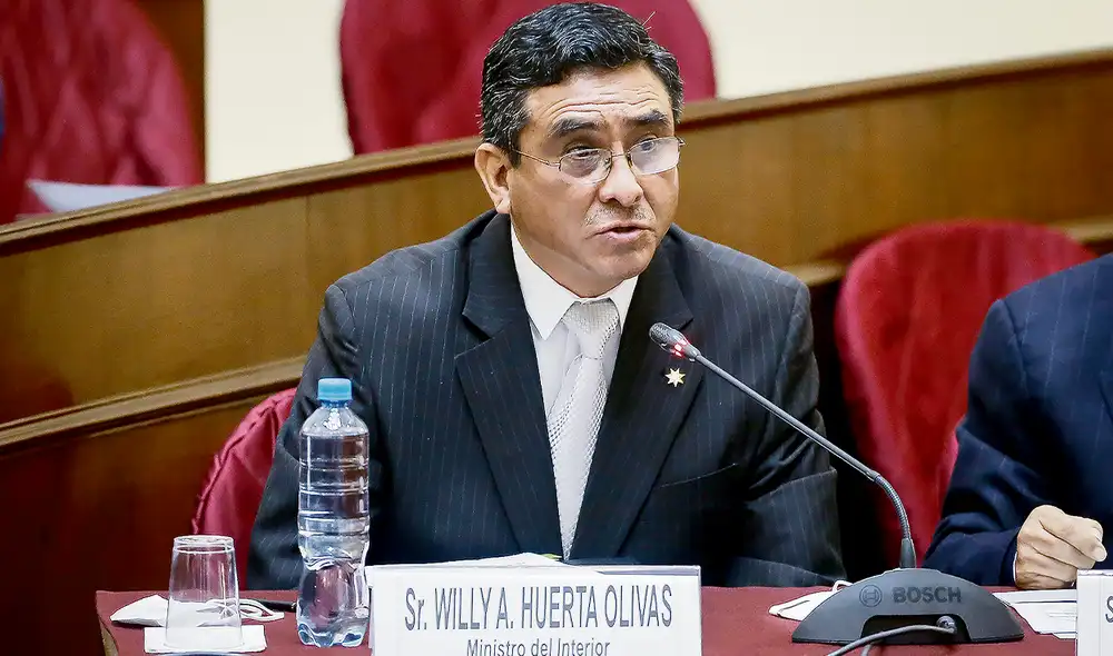 Objetivo. Opositores cuestionan a Huerta por cambios en Policía y acecho a Colchado. Foto: Antonio Melgarejo/ La República Objetivo. Opositores cuestionan a Huerta por cambios en Policía y acecho a Colchado. Foto: Antonio Melgarejo/ La República