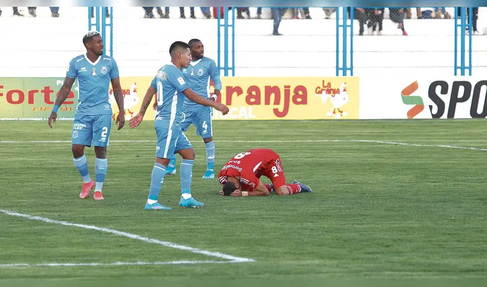 Iguales. Cristal propuso fútbol en Juliaca y se llevó un punto ante Binacional. Foto: Juan Carlos Cisneros/La República Iguales. Cristal propuso fútbol en Juliaca y se llevó un punto ante Binacional. Foto: Juan Carlos Cisneros/La República