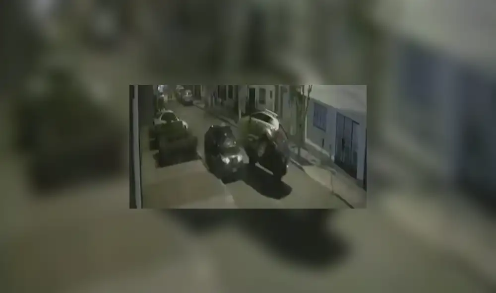 El chofer de la camioneta se encuentra con paradero desconocido. Foto: captura de América Noticias