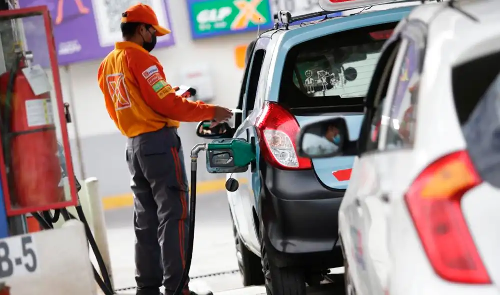 En las últimas 7 semanas el precio mayorista de la gasolina de 90 pasó de S/ 17,10 a S/ 13,25. Foto: Andina