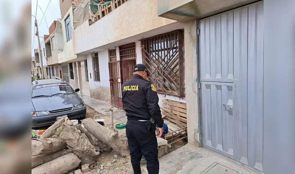El técnico Santoyo procedió a neutralizar la peligrosa carga. Foto: Hugo Rodríguez/La República El técnico Santoyo procedió a neutralizar la peligrosa carga. Foto: Hugo Rodríguez/La República