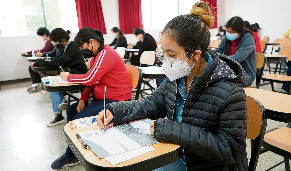 En clase. El regreso a la presencialidad en las universidades es progresivo. En 2023 todas deberán brindar el servicio de acuerdo a cómo obtuvieron su licencia. Foto: difusión En clase. El regreso a la presencialidad en las universidades es progresivo. En 2023 todas deberán brindar el servicio de acuerdo a cómo obtuvieron su licencia. Foto: difusión