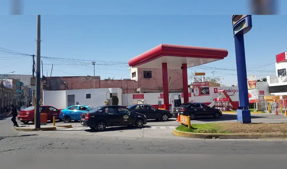 En Arequipa, grifos quedan desabastecidos de manera paulatina. Foto: Alexis Choque/URPI En Arequipa, grifos quedan desabastecidos de manera paulatina. Foto: Alexis Choque/URPI