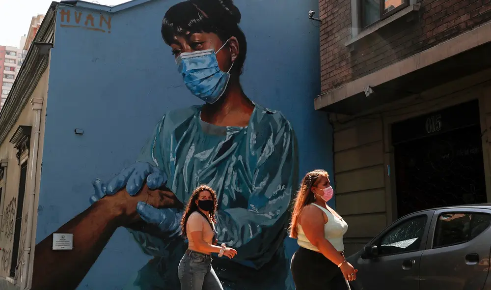 Los casos de coronavirus en Chile han bajado un 77% en los últimos seis meses, informaron las autoridades sanitarias. Foto: AFP Los casos de coronavirus en Chile han bajado un 77% en los últimos seis meses, informaron las autoridades sanitarias. Foto: AFP