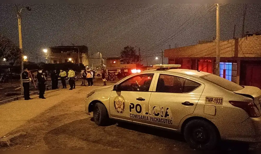 Policía se apersonó al lugar para poder recopilar evidencia del crimen. Foto: Carlos Torres/La República Policía se apersonó al lugar para poder recopilar evidencia del crimen. Foto: Carlos Torres/La República