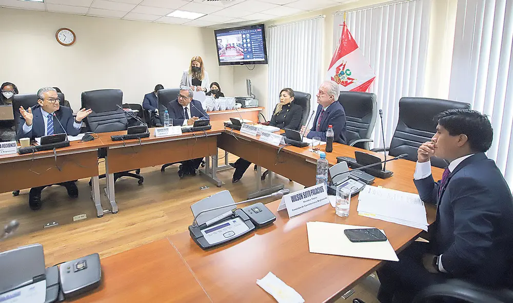 Constitución. Hernando Guerra mantiene en la congeladora proyecto del Ejecutivo para regular la vacancia por incapacidad física. Foto: Congreso Constitución. Hernando Guerra mantiene en la congeladora proyecto del Ejecutivo para regular la vacancia por incapacidad física. Foto: Congreso