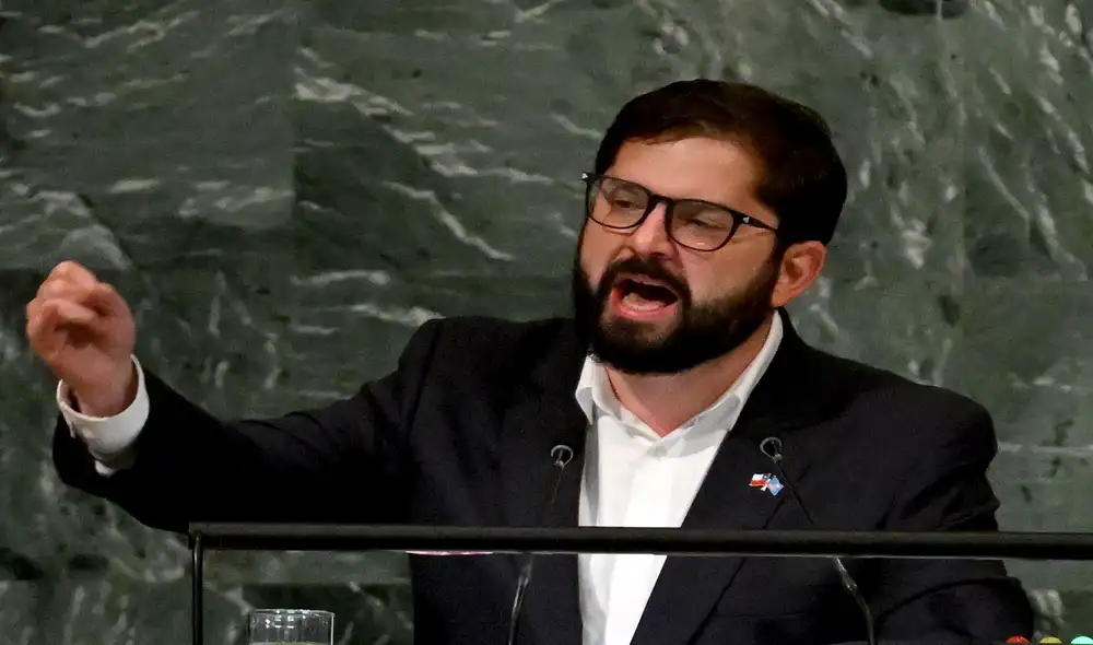 “No puedes condenar lo que Estados Unidos está haciendo en el extranjero, o cualquier otro ejemplo, si no puedes ver lo que tus amigos están haciendo”, expresó Gabriel Boric desde EE. UU. Foto: AFP