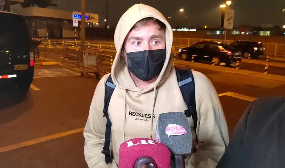 El chileno habló brevemente con la prensa a su llegada al Perú. Foto: Omar Coca / URPI-LR El chileno habló brevemente con la prensa a su llegada al Perú. Foto: Omar Coca / URPI-LR