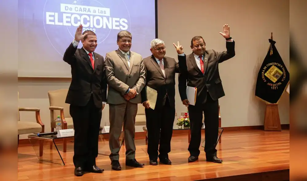 Ataques y propuestas. Candidatos a municipio de Arequipa aprovecharon disertación para lanzarse pullas. No hubo muchas propuestas. Foto: Rodrigo Talavera/ La República