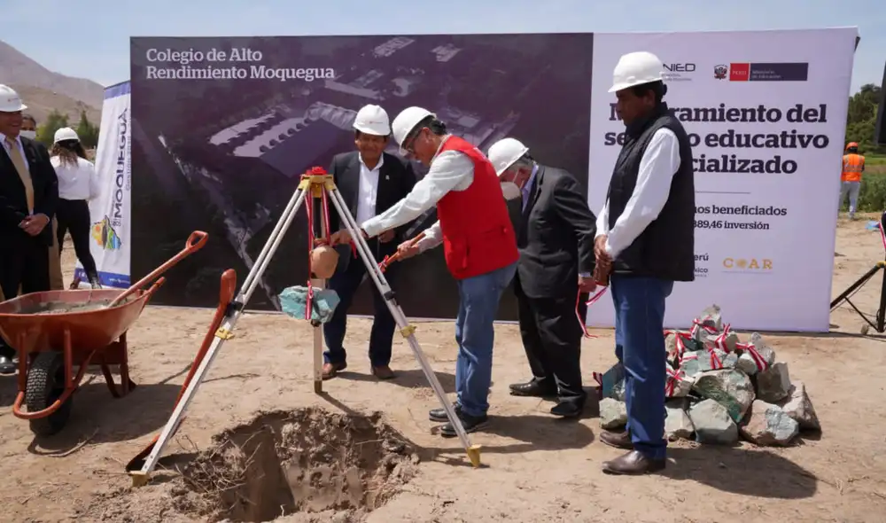 Colocan primera piedra para nuevo local del COAR Moquegua. Foto: Minedu Colocan primera piedra para nuevo local del COAR Moquegua. Foto: Minedu
