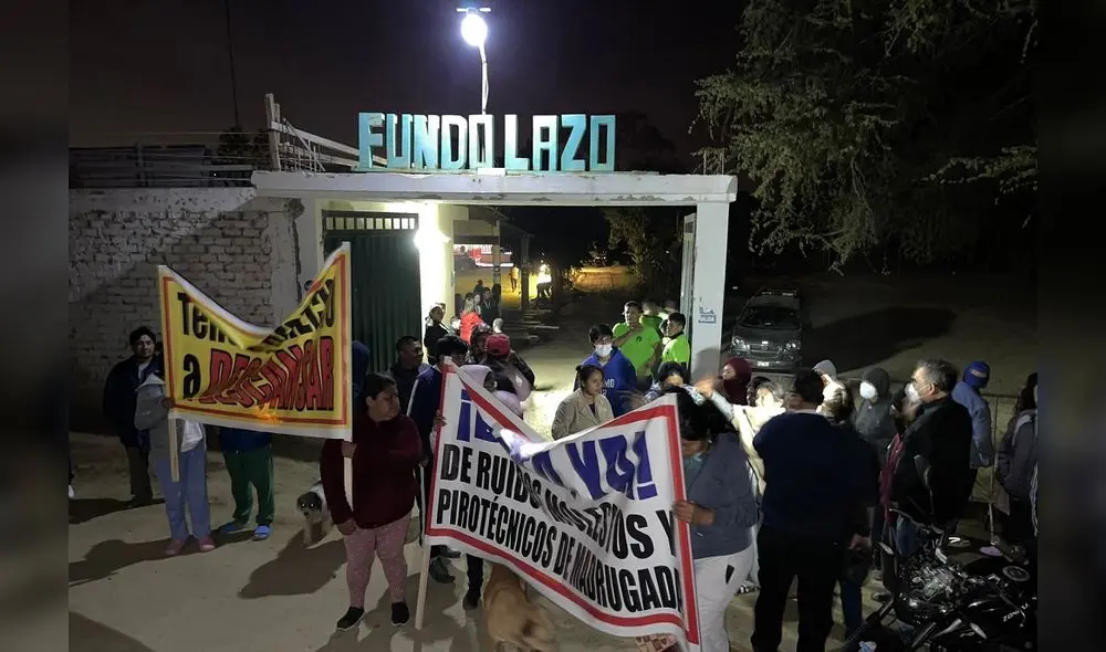 Ciudadanos protestaron a las afueras de uno de los locales que producirían el ruido. Foto: El Regional