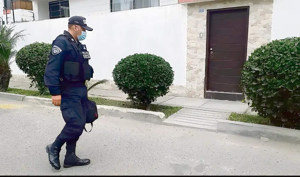 El escenario. La policía vigila la vivienda de la familia del volante peruano, a donde los delincuentes dejaron un explosivo. Foto: URPI-LR