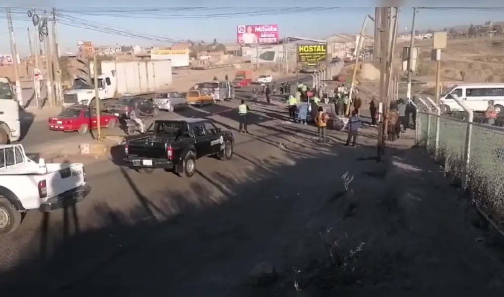Accidente de tránsito en el puente Añashuayco, en el distrito de Cerro Colorado. Foto: Radio Yaraví Accidente de tránsito en el puente Añashuayco, en el distrito de Cerro Colorado. Foto: Radio Yaraví