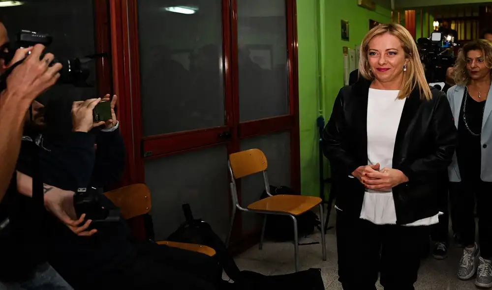 La líder del partido italiano de extrema derecha Giorgia Meloni llega para emitir su voto en un colegio electoral en Roma el 25 de septiembre de 2022. Foto: AFP La líder del partido italiano de extrema derecha Giorgia Meloni llega para emitir su voto en un colegio electoral en Roma el 25 de septiembre de 2022. Foto: AFP