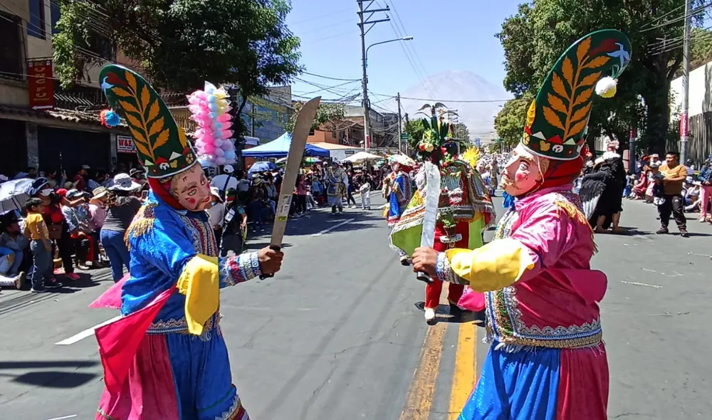 Pasacalle regional de Arequipa. Foto: Wilder Pari/La República Pasacalle regional de Arequipa. Foto: Wilder Pari/La República
