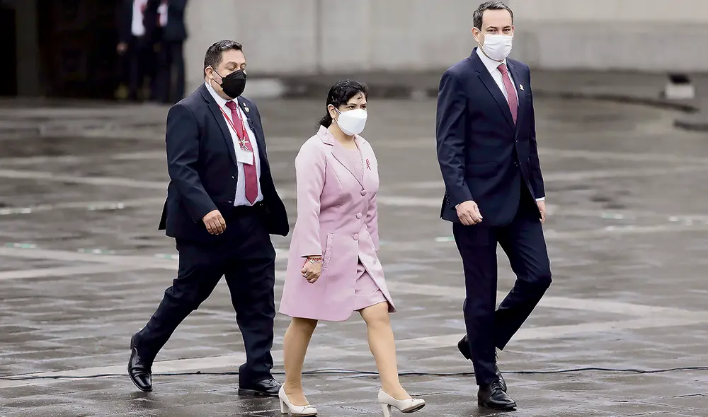 Restricción. Para la Fiscalía, Lilia Paredes no debe salir del país mientras se le investigue. Foto: Gerardo Marín/ La República Restricción. Para la Fiscalía, Lilia Paredes no debe salir del país mientras se le investigue. Foto: Gerardo Marín/ La República