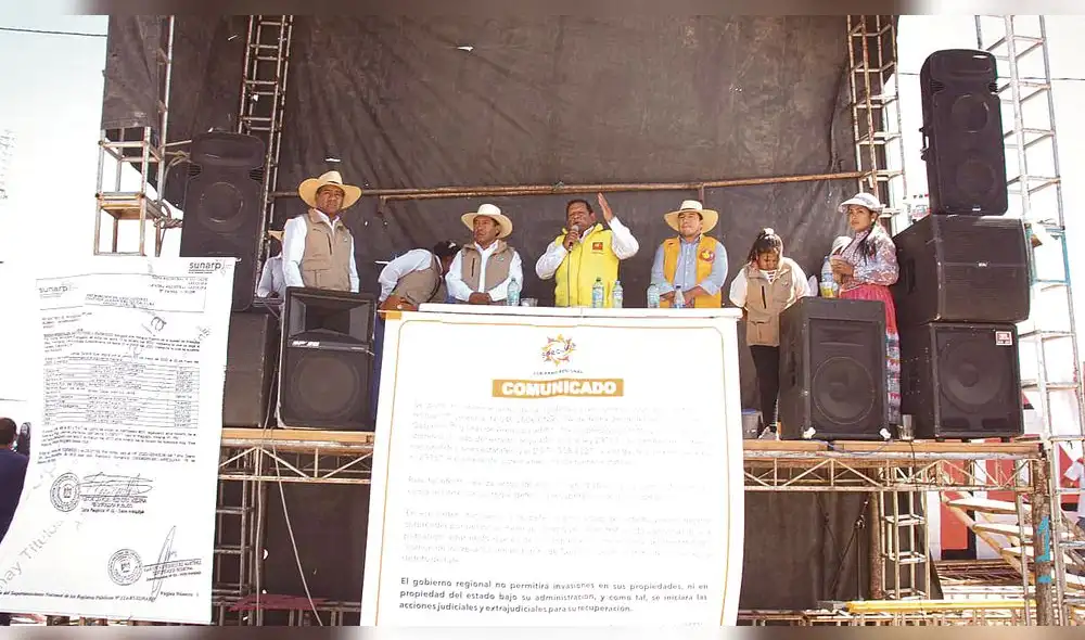 De todo. Candidatos visitaron asociación Jardín de Colca. Foto: La República De todo. Candidatos visitaron asociación Jardín de Colca. Foto: La República