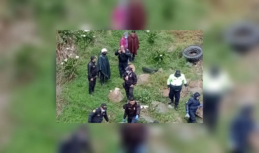 Agentes de la Policía y Serenazgo rescataron el cadáver. Foto: Facebook Karin Zelada Agentes de la Policía y Serenazgo rescataron el cadáver. Foto: Facebook Karin Zelada