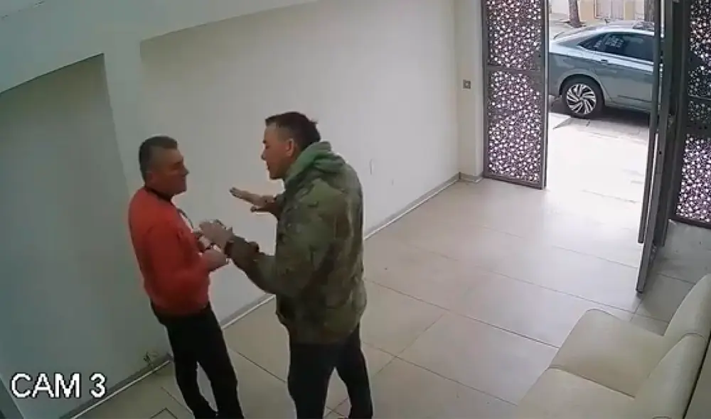 El agresor le exigió una deuda de 450.000 pesos argentinos que el afectado habría contraído con 9 personas. Foto: Captura de video/Telefe Noticias