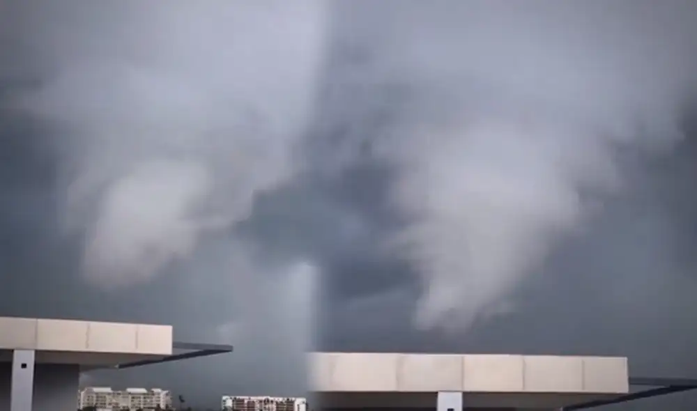 Fenómeno no llegó a formarse debido a que no tocó el suelo, reportaron algunos usuarios. Foto: Twitter/ReporteYa Fenómeno no llegó a formarse debido a que no tocó el suelo, reportaron algunos usuarios. Foto: Twitter/ReporteYa