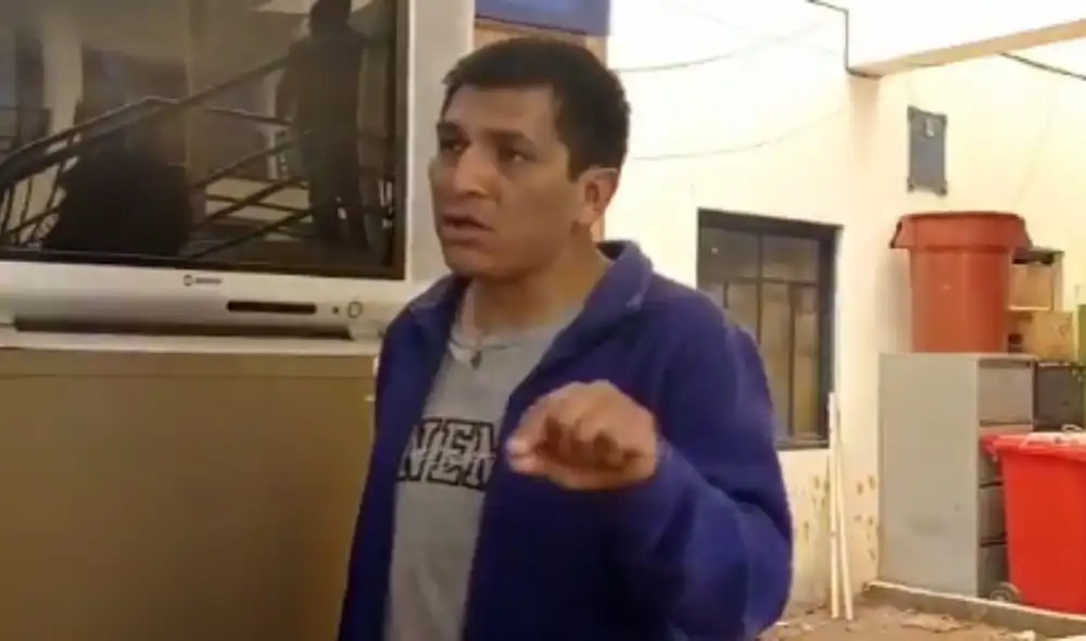 El periodista de La República alzó su voz de protesta por la agresión en su contra. Foto: ANP El periodista de La República alzó su voz de protesta por la agresión en su contra. Foto: ANP