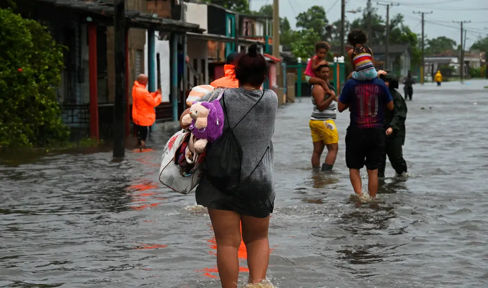 Las autoridades de Cuba han mencionado que se produjeron daños “considerables” por el paso del huracán Ian. Foto: AFP Las autoridades de Cuba han mencionado que se produjeron daños “considerables” por el paso del huracán Ian. Foto: AFP