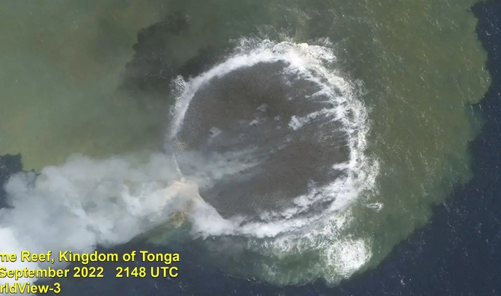 Isla formada por la erupción del volcán Home Reef, captada 5 días después de su aparición en el océano Pacífico. Foto: WorldView-3 / USGS Isla formada por la erupción del volcán Home Reef, captada 5 días después de su aparición en el océano Pacífico. Foto: WorldView-3 / USGS