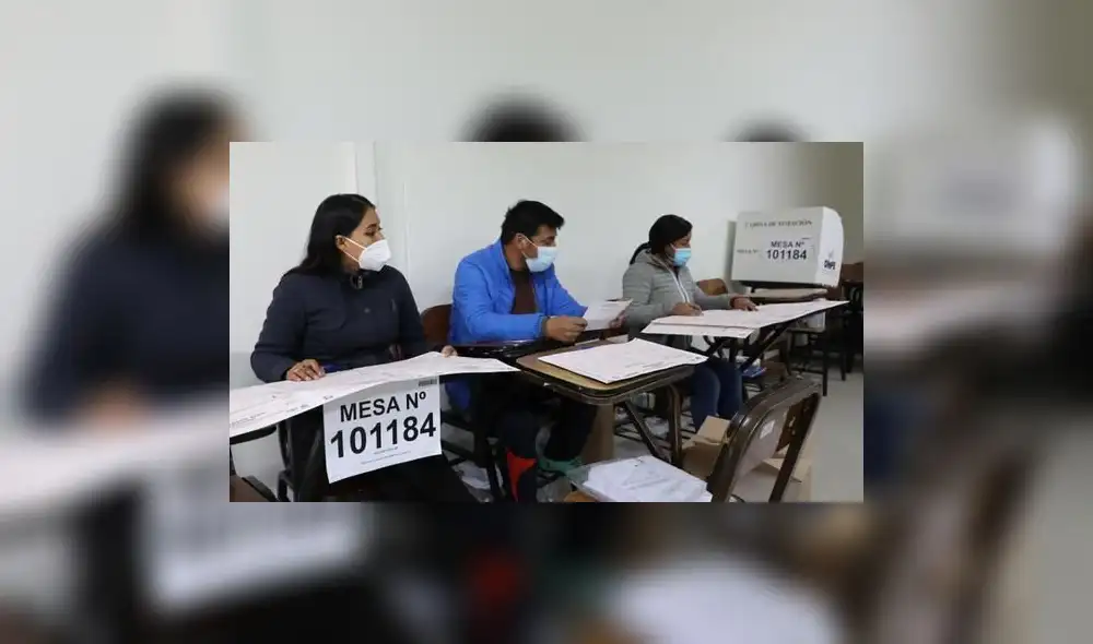 Los miembros de mesa se escogieron por sorteo. Foto: ONPE.