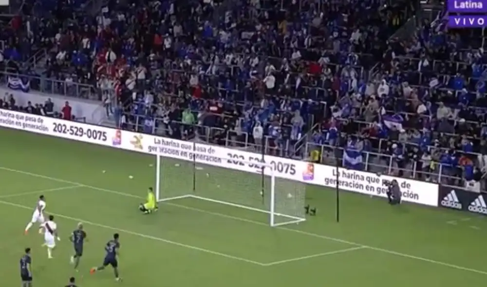 Christian Cueva selló la goleada para la selección peruana. Foto: captura/Latina TV Christian Cueva selló la goleada para la selección peruana. Foto: captura/Latina TV