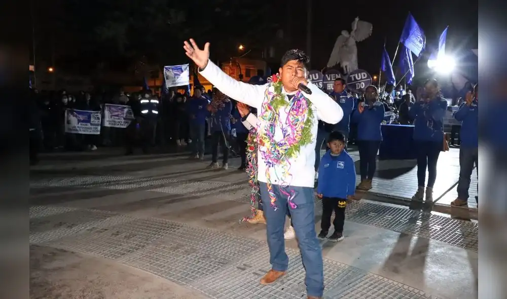 No informa. Freddy Huashualdo no reporta gastos de campaña pese a los lujos que se da. Foto: La República
