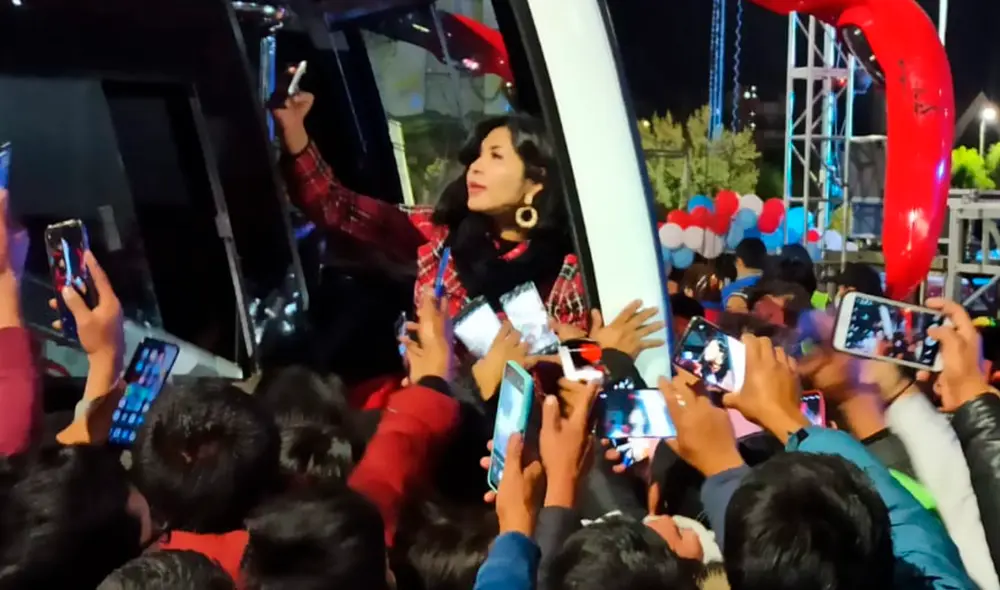 Yarita inició con fuerza presentando su afamado éxito "Corta venas". Foto: Alexander Flores/ URPI-GLR