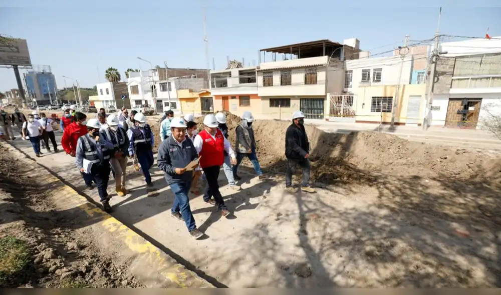 Ministro de Vivienda, César Paniagua supervisó obras de saneamiento en Chiclayo. Foto: MVCS.