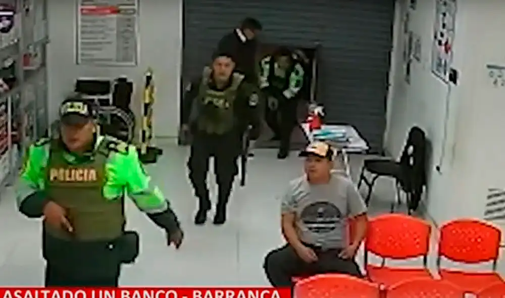 Barranca: ladrón se sentó en las sillas del policlínico como si fuera un paciente, pero su nerviosismo lo delató. Foto: captura video Panamericana