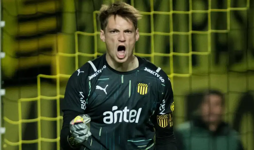 Thiago Cardozo fue una muralla en la tanda de penales y tuvo tres atajadas. La figura de la clasificación. Foto: Facebook Club Atlético Peñarol Thiago Cardozo fue una muralla en la tanda de penales y tuvo tres atajadas. La figura de la clasificación. Foto: Facebook Club Atlético Peñarol